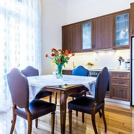 Neoclassical Apartment With 3 Bedrooms In Pireus Zewnętrze zdjęcie