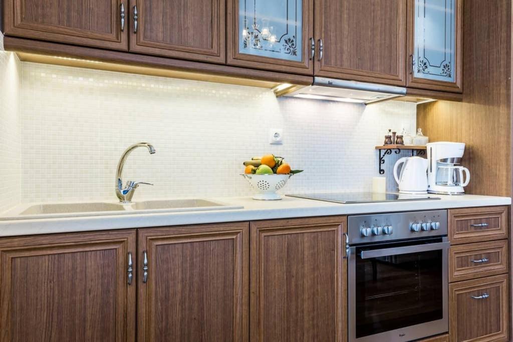 Neoclassical Apartment With 3 Bedrooms In Pireus Zewnętrze zdjęcie