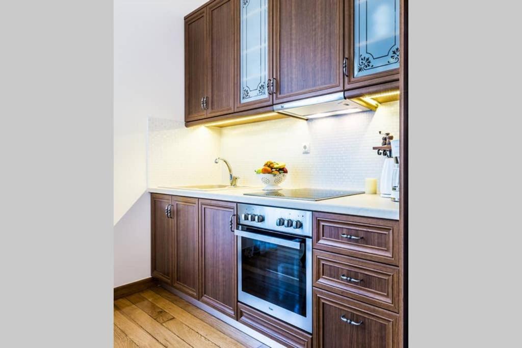 Neoclassical Apartment With 3 Bedrooms In Pireus Zewnętrze zdjęcie