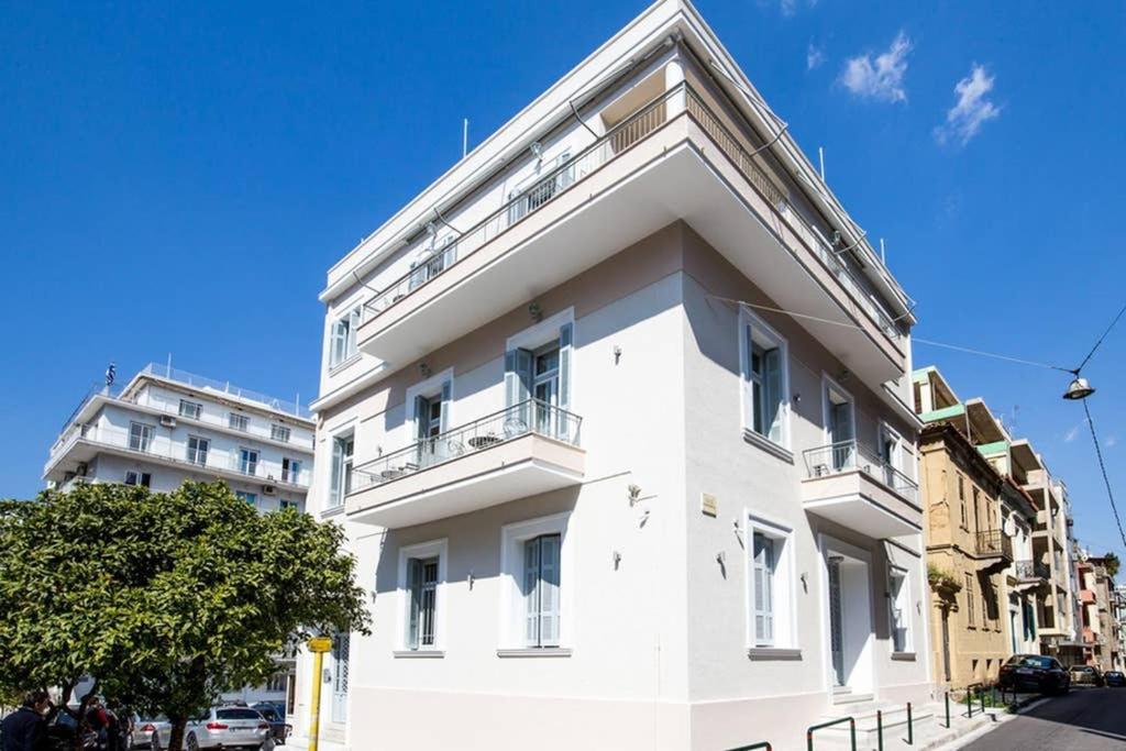 Neoclassical Apartment With 3 Bedrooms In Pireus Zewnętrze zdjęcie