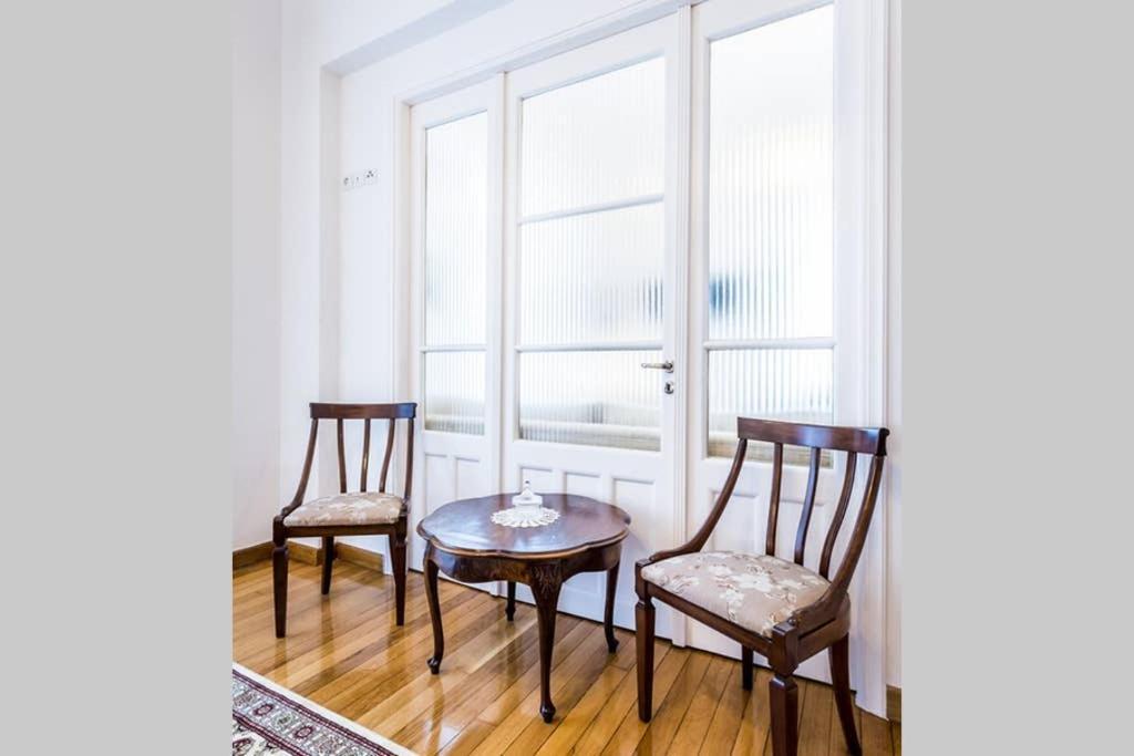 Neoclassical Apartment With 3 Bedrooms In Pireus Zewnętrze zdjęcie