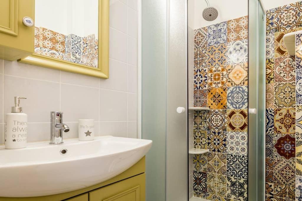 Neoclassical Apartment With 3 Bedrooms In Pireus Zewnętrze zdjęcie