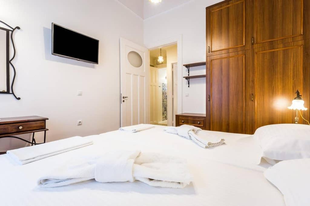 Neoclassical Apartment With 3 Bedrooms In Pireus Zewnętrze zdjęcie