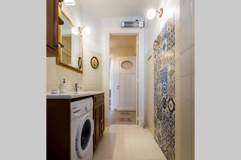 Neoclassical Apartment With 3 Bedrooms In Pireus Zewnętrze zdjęcie
